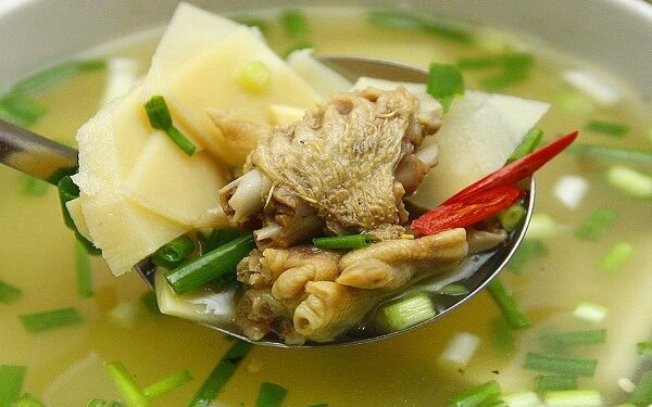 Vịt xiêm nấu măng