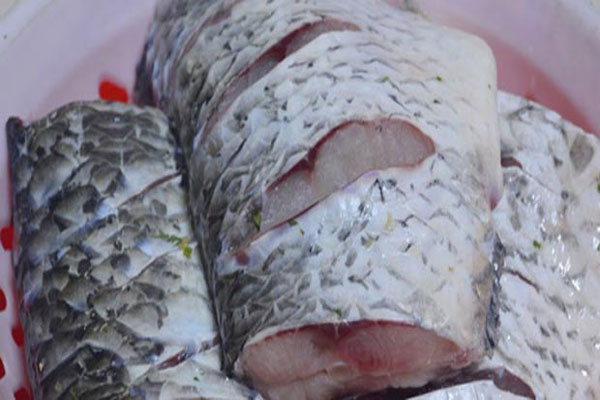 chế biến món cá trắm đen nhồi thịt hấp