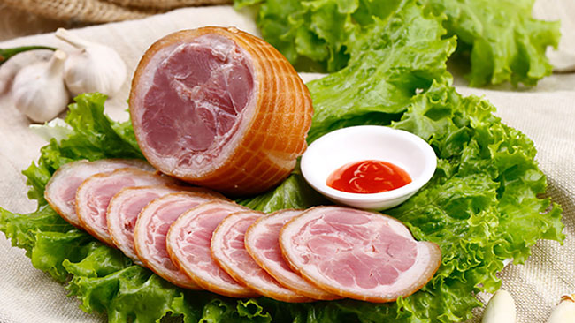 Chân giò thịt lợn đen vùng cao Hà Giang hun khói