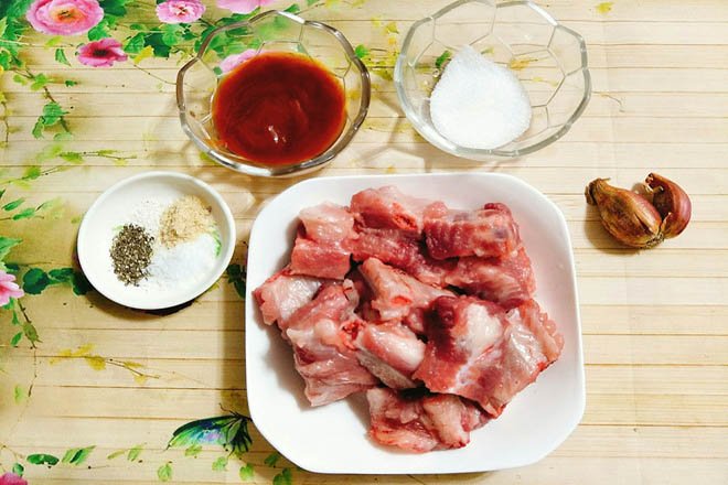 Nguyên liệu làm sườn xào chua ngọt