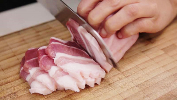 Cách Làm món thịt lợn cuộn măng nấm