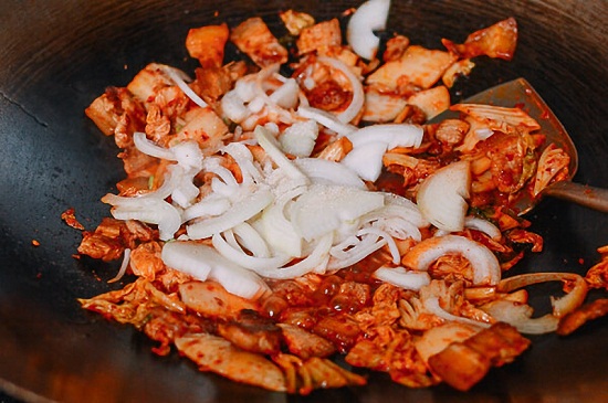 Cách làm thịt lợn xào kim chi 