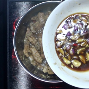 Hướng dẫn làm thịt nạc kho tiêu