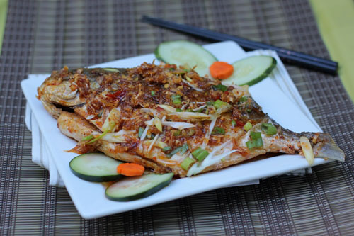 Cá chim đen sốt gừng xả. Cá chim đen sốt gừng xả.