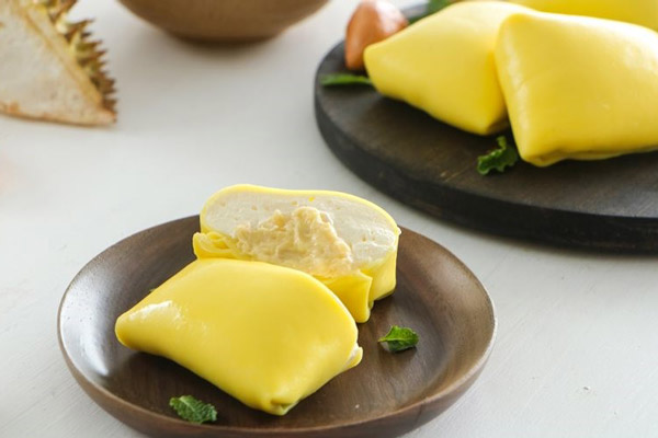 Bánh Crepe sầu riêng đang là loại bánh rất HOT trên thị trường hiện nay Bánh Crepe sầu riêng đang là loại bánh rất HOT trên thị trường hiện nay