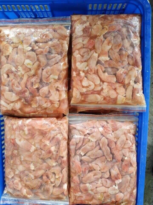 Bao tử cá ba sa được chế biến sau đó đóng gói trong túi có trọng lượng 1kg