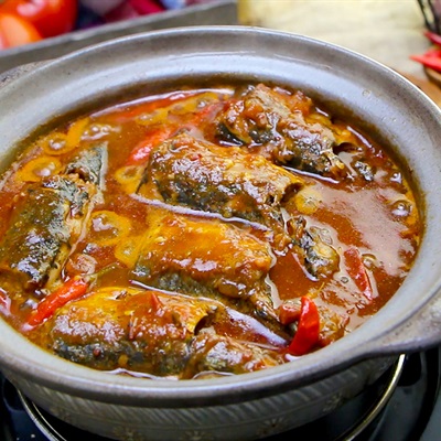 Cá nục kho cà