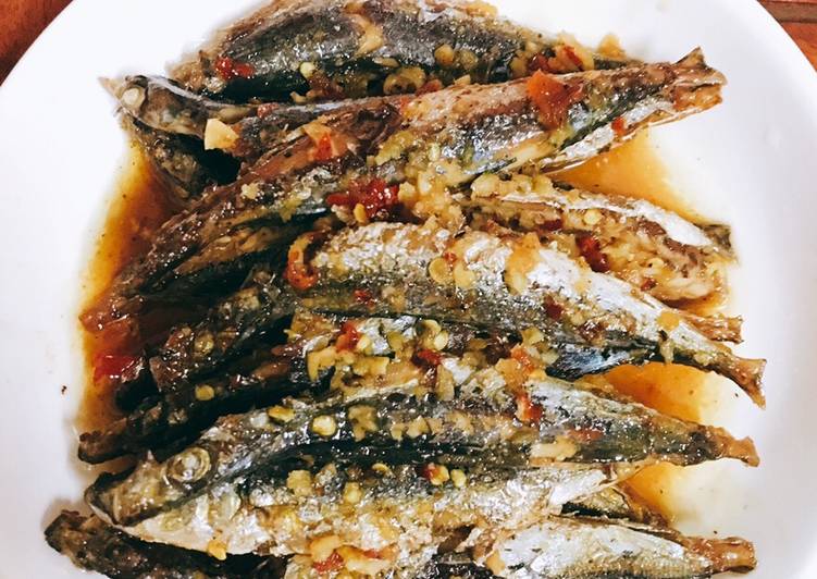 Cá nục rim mắm tỏi