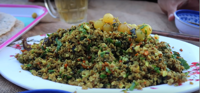 Rắn xúc bánh đa