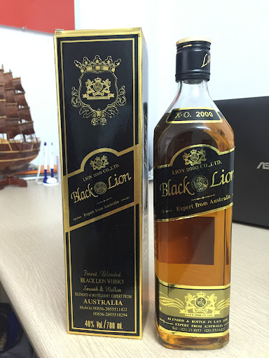 Rượu Lào Black whisky nổi tiếng nước Lào