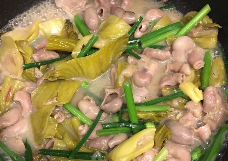 xào bao tử cá basa với cải chua