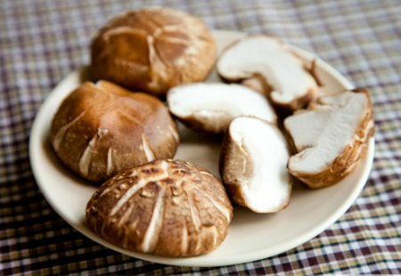 Chân giò hầm nấm đông cô đúng vị