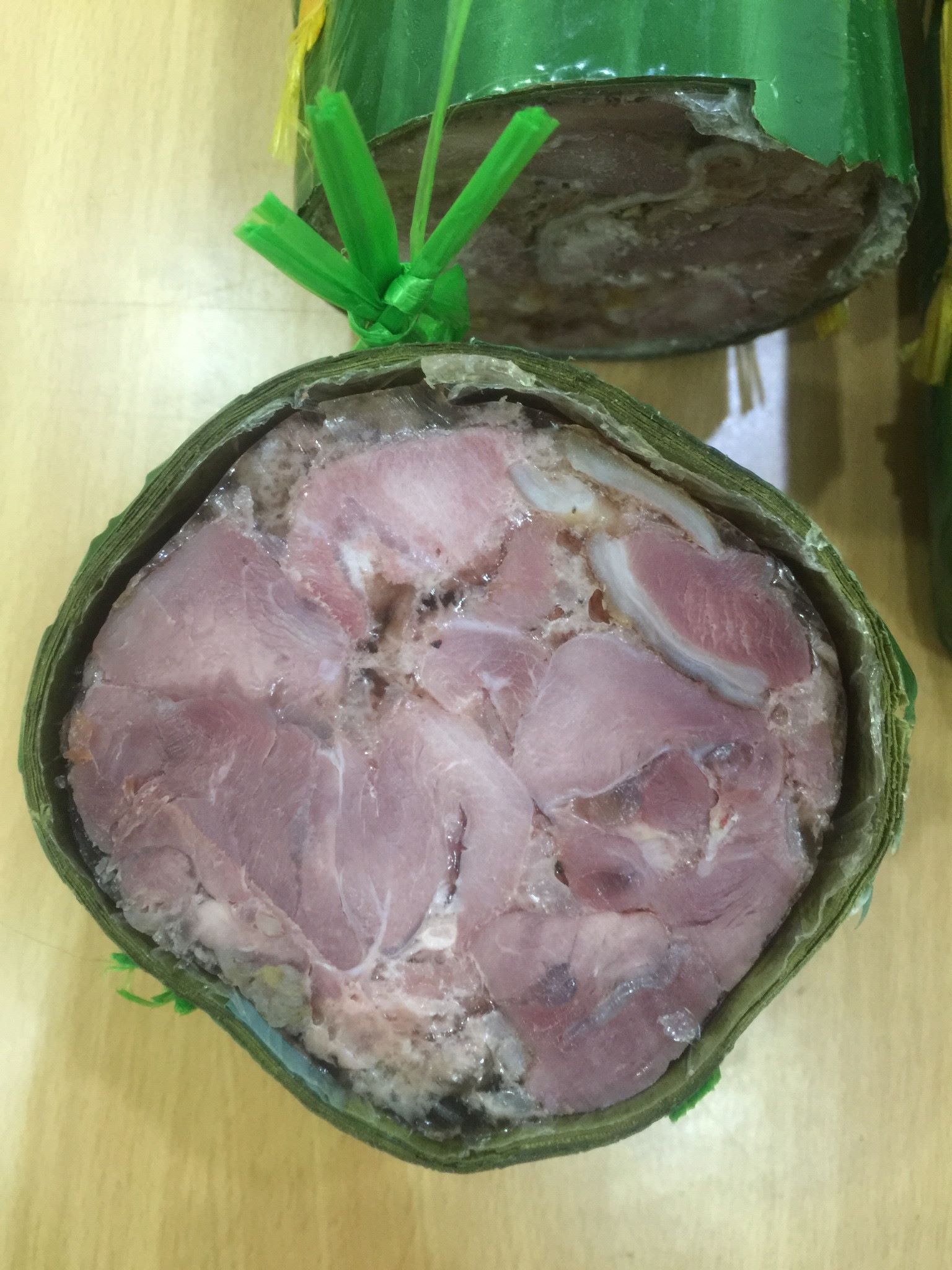 Giò đà điểu được làm từ 90 – 95% thịt đà điểu