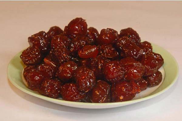 Dùng mứt táo làm món ăn vặt, món ăn đãi khách trong mâm kẹo hoặc dùng làm quà…