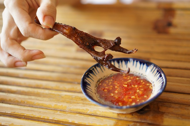 Hướng dẫn làm lưỡi vịt chiên giòn