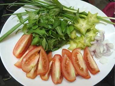 canh thịt bò nấu khế chua cách làm