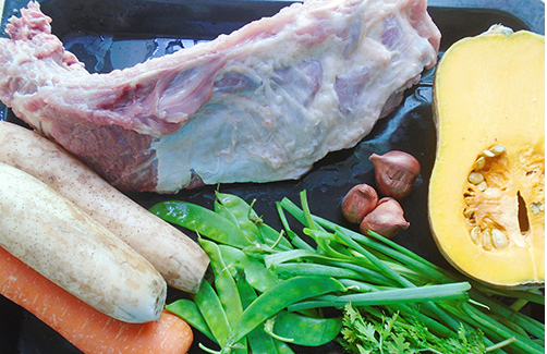 canh xương hầm rau củ nguyên liệu