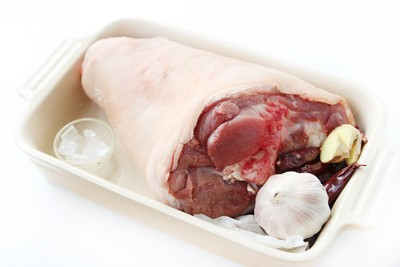 chân giò nấu nước tương nguyên liệu