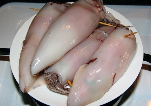 mực nhồi thịt sốt cà chua cách làm