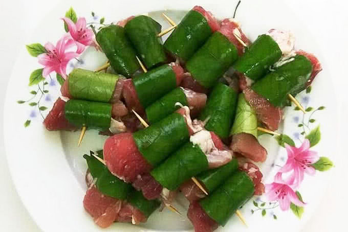 Thịt xiên lá móc mật